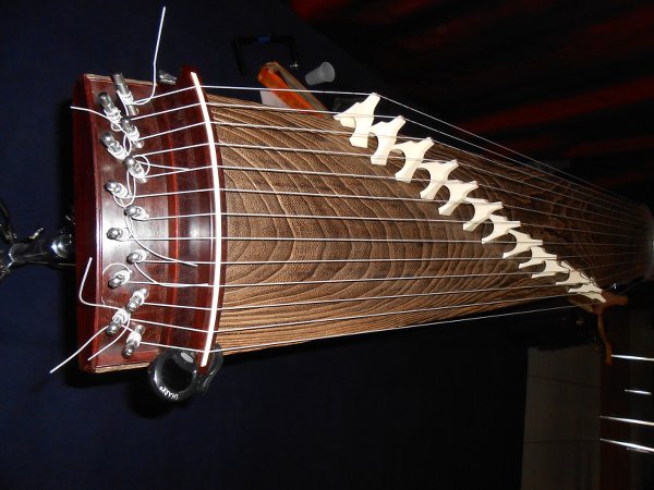 Koto instrument japonais