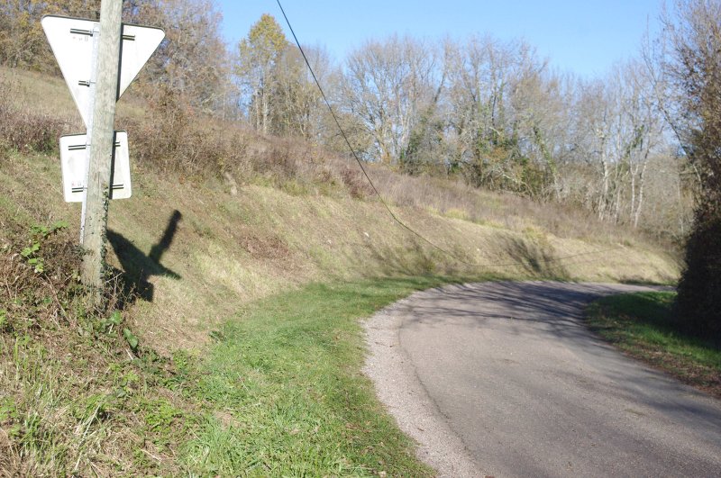 Poteau téléphonque par terre