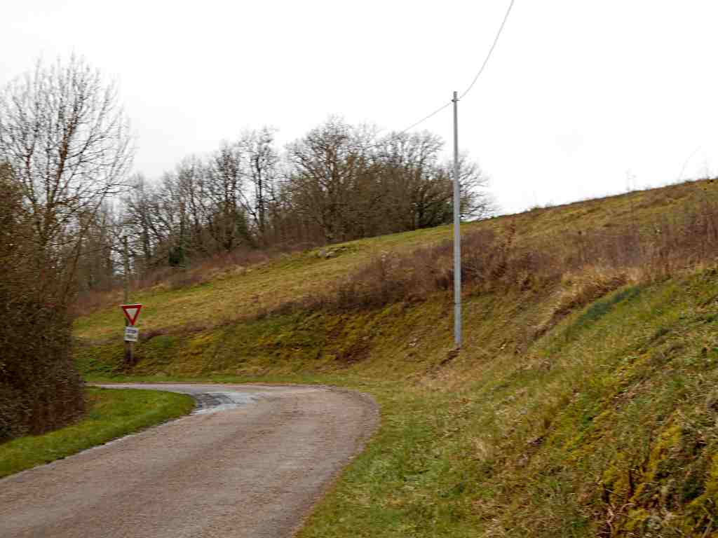 Poteau de telephone neuf